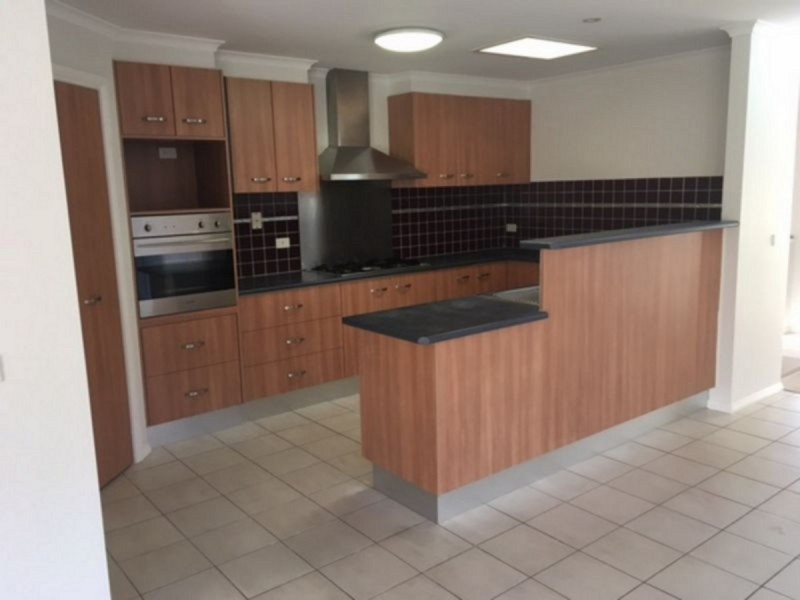 10 Woodburn Avenue, Berwick VIC 3806