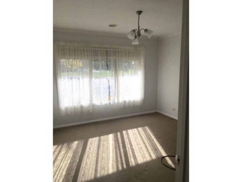 10 Woodburn Avenue, Berwick VIC 3806