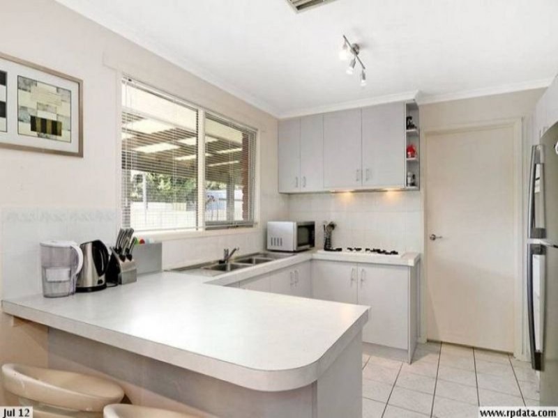 2 Janos Close, Narre Warren VIC 3805