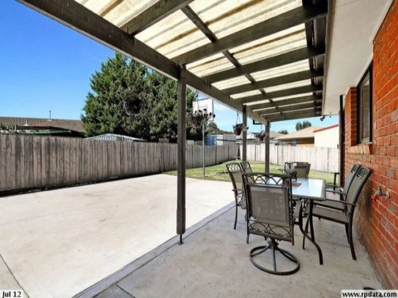 2 Janos Close, Narre Warren VIC 3805