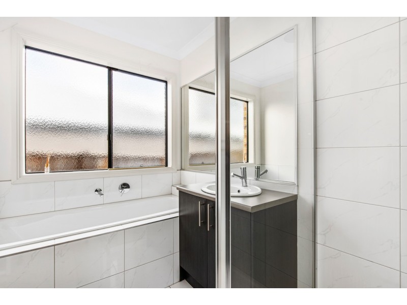 7 Carambola Place, Berwick VIC 3806