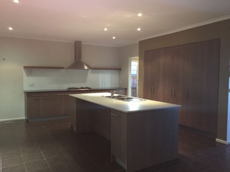 5 Sunhill Way, Berwick VIC 3806