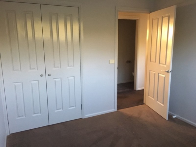 5 Sunhill Way, Berwick VIC 3806