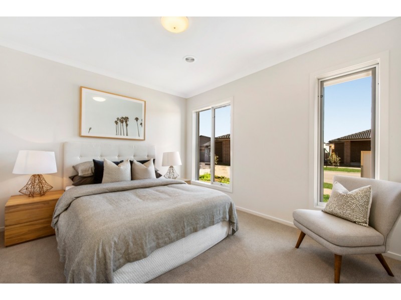 56 Poe Circuit, Officer VIC 3809