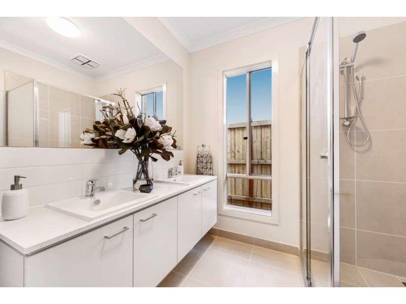 56 Poe Circuit, Officer VIC 3809