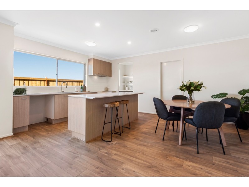 56 Poe Circuit, Officer VIC 3809