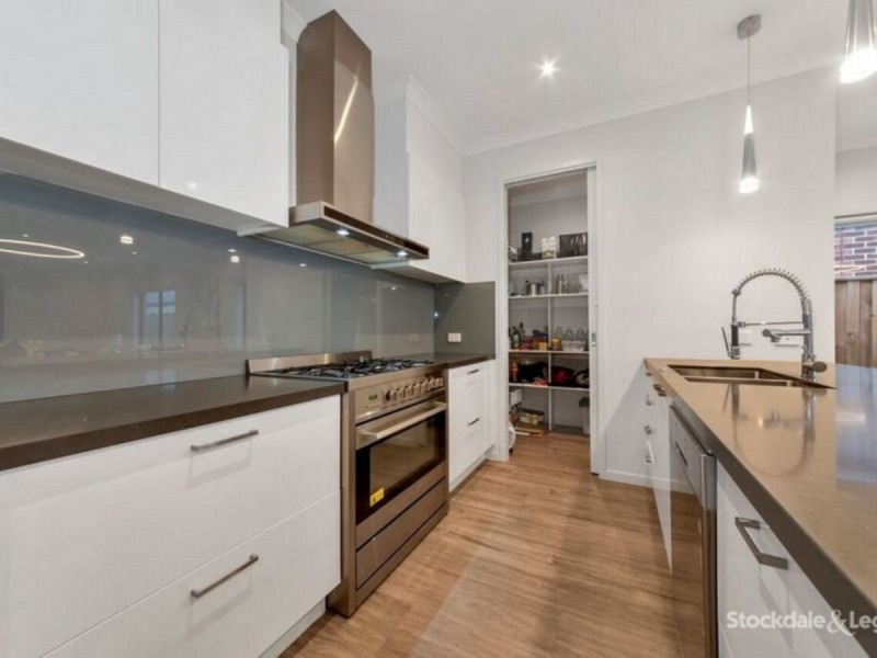 23 Broadbank Crescent, Clyde North VIC 3978