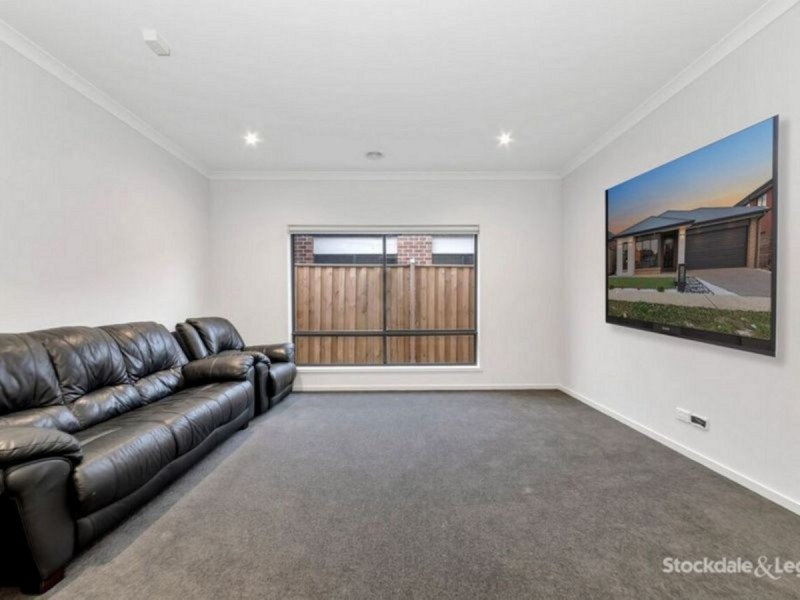 23 Broadbank Crescent, Clyde North VIC 3978