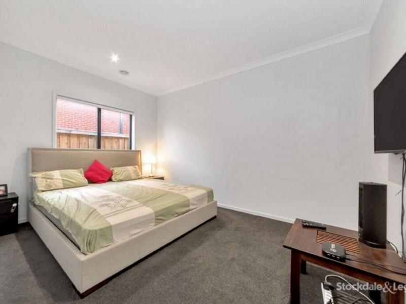 23 Broadbank Crescent, Clyde North VIC 3978