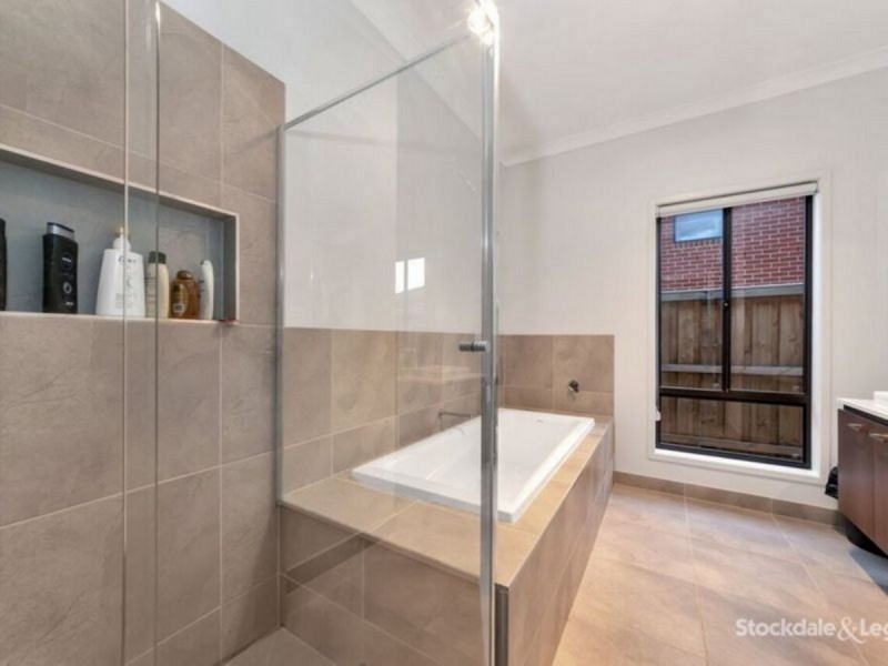 23 Broadbank Crescent, Clyde North VIC 3978