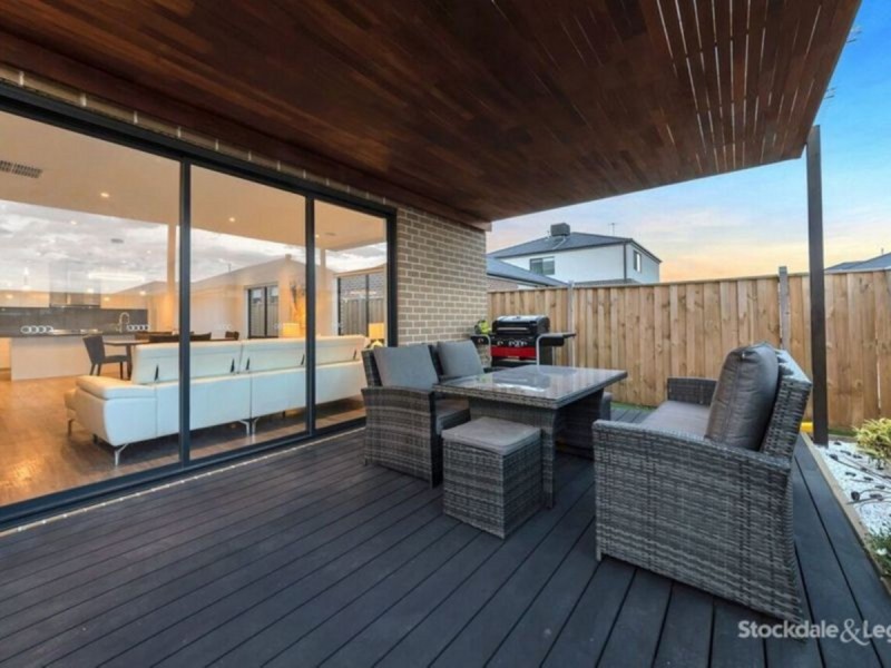 23 Broadbank Crescent, Clyde North VIC 3978