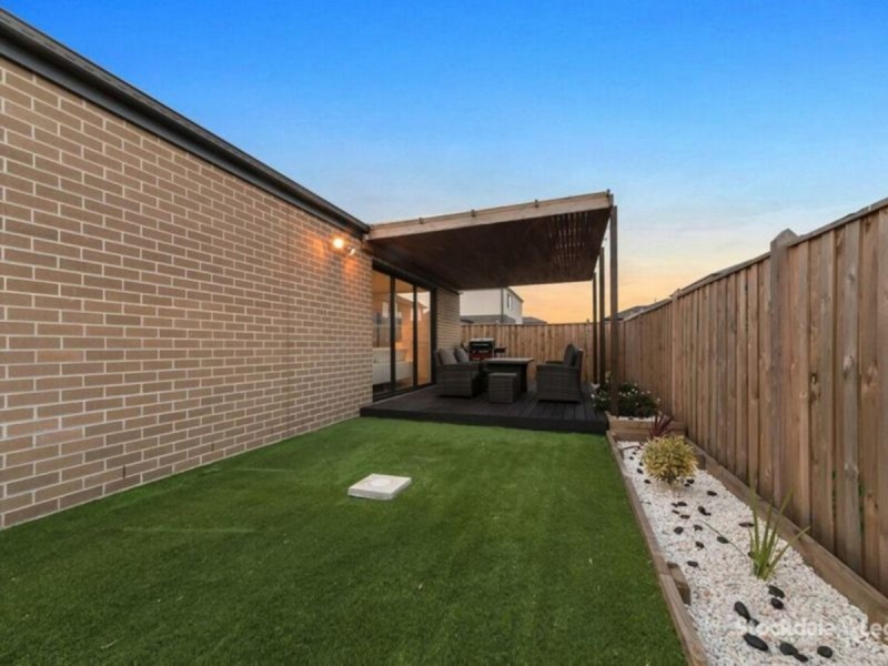 23 Broadbank Crescent, Clyde North VIC 3978