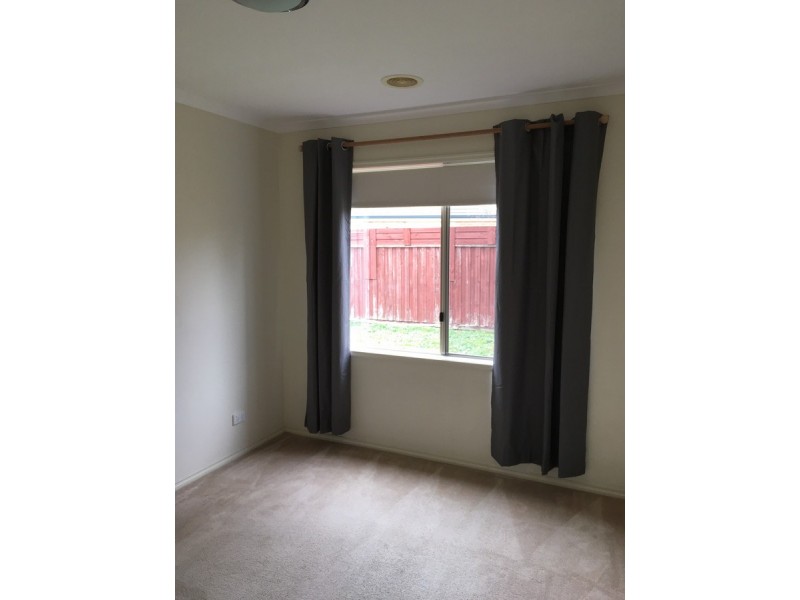 24 Hallmark Drive, Narre Warren South VIC 3805