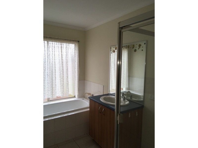 24 Hallmark Drive, Narre Warren South VIC 3805