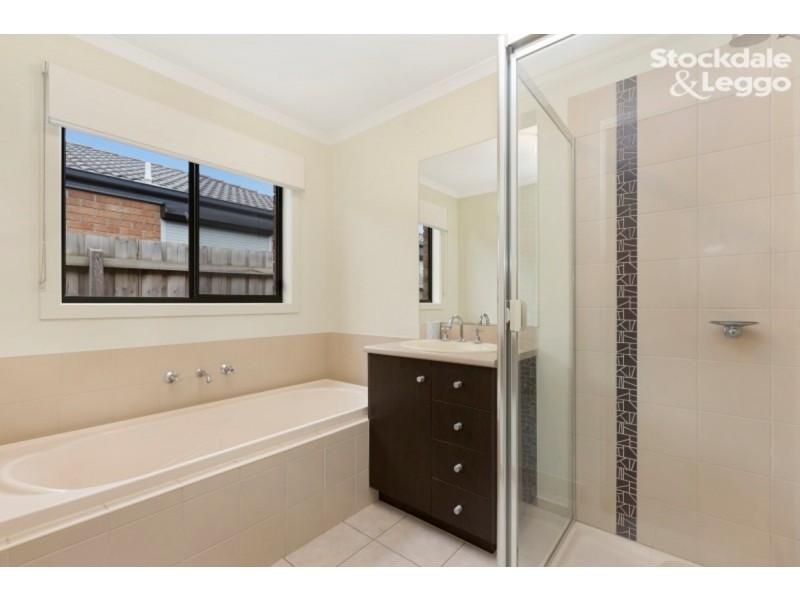 40 Sing Crescent, Berwick VIC 3806