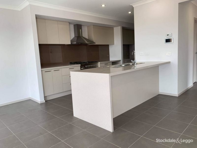 94 New Grange Boulevard, Clyde North VIC 3978