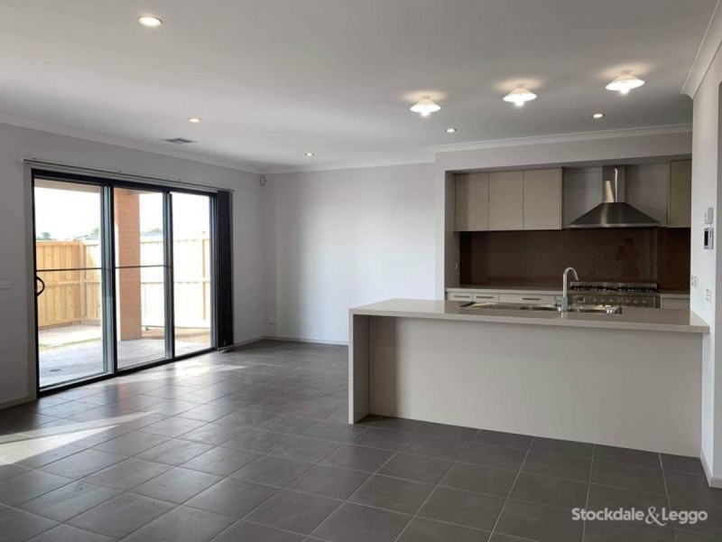 94 New Grange Boulevard, Clyde North VIC 3978