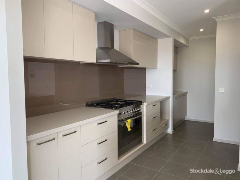 94 New Grange Boulevard, Clyde North VIC 3978