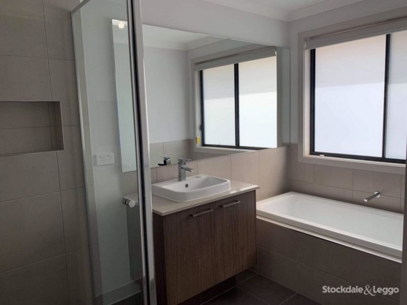 94 New Grange Boulevard, Clyde North VIC 3978