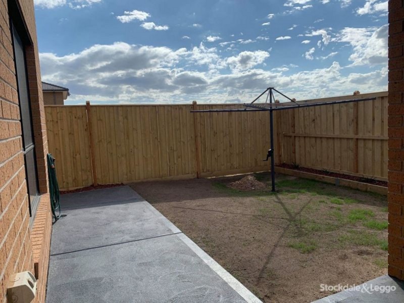 94 New Grange Boulevard, Clyde North VIC 3978