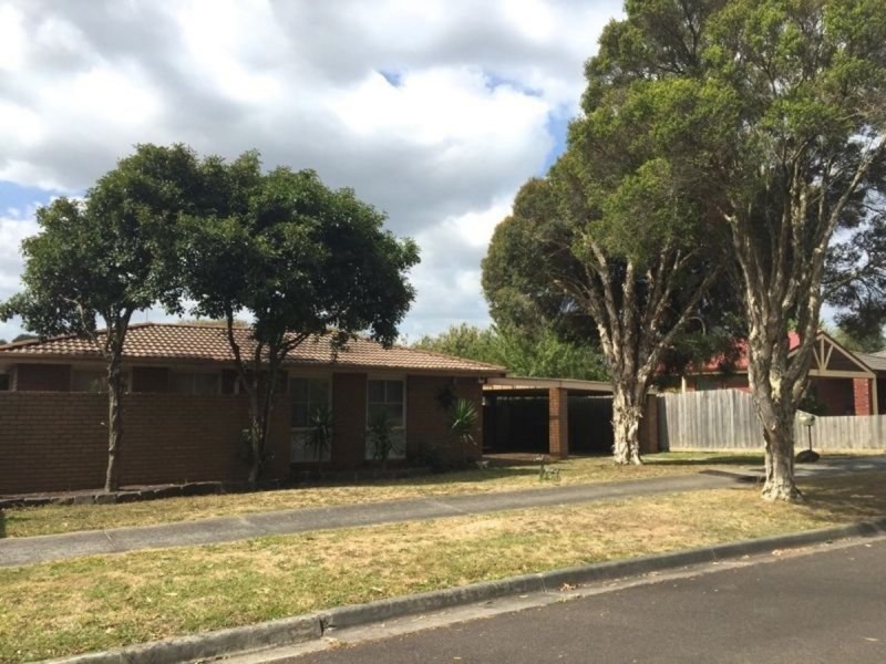 9 Mahon Crescent, Narre Warren VIC 3805