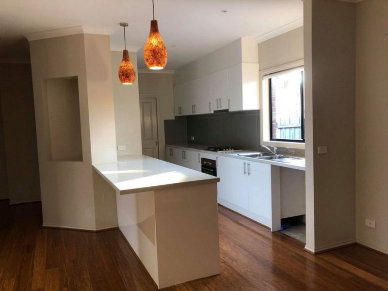 18A Meadow Wood Walk, Narre Warren VIC 3805