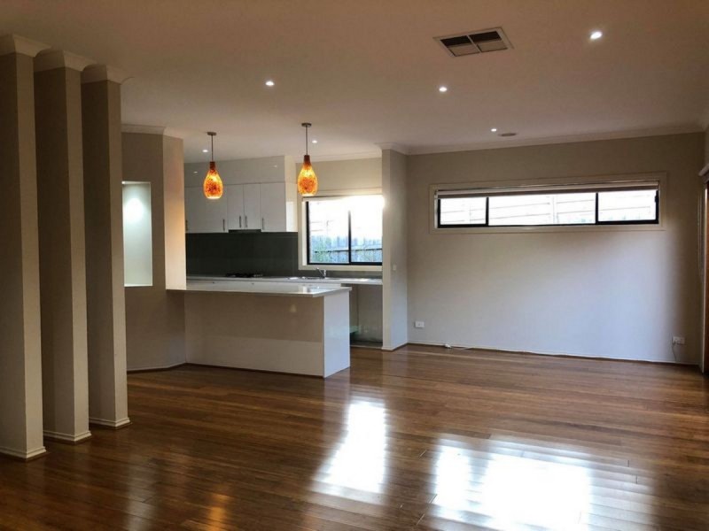 18A Meadow Wood Walk, Narre Warren VIC 3805