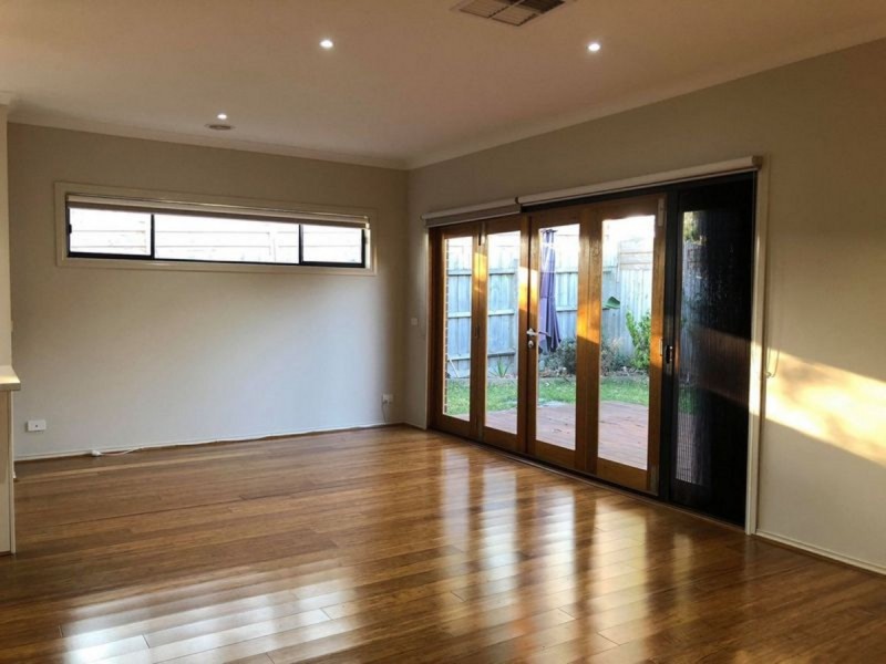 18A Meadow Wood Walk, Narre Warren VIC 3805