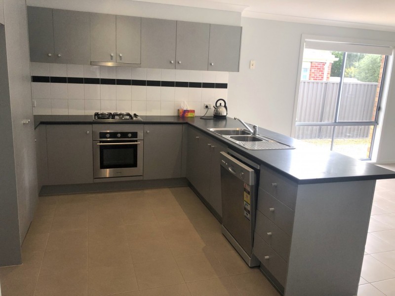 5 Wild Cherry Avenue, Pakenham VIC 3810