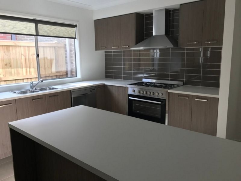 50 Clydevale Avenue, Clyde North VIC 3978