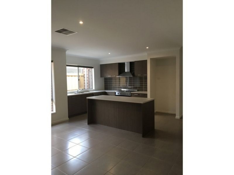 50 Clydevale Avenue, Clyde North VIC 3978