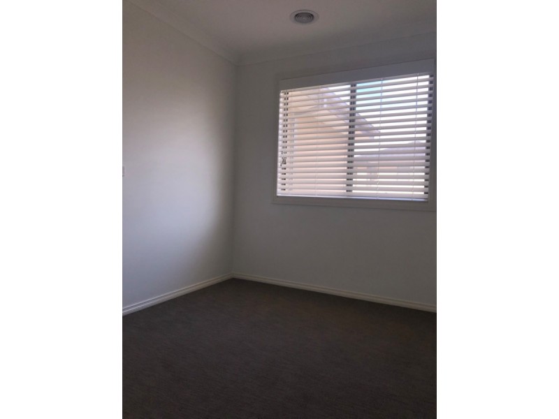 10/10-12 Innes Court, Berwick VIC 3806