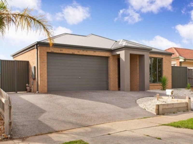 21 Chisholm Crescent, Narre Warren South VIC 3805