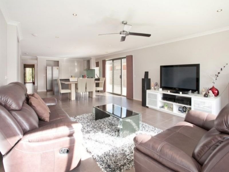 21 Chisholm Crescent, Narre Warren South VIC 3805