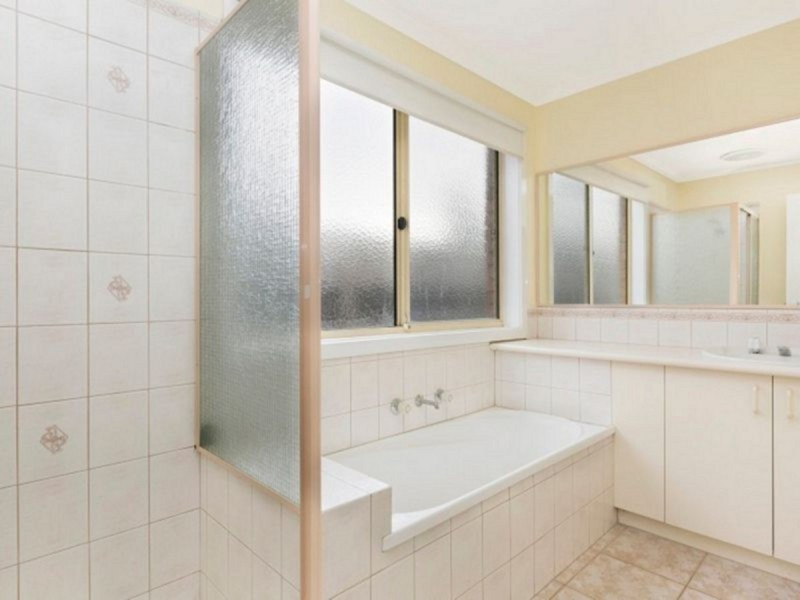 10 Fira Court, Narre Warren VIC 3805