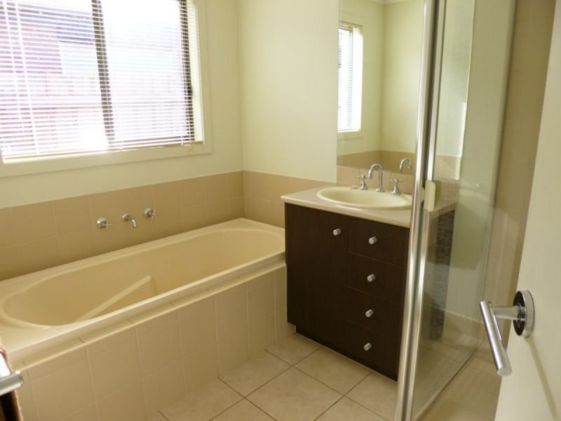 40 Sing Crescent, Berwick VIC 3806