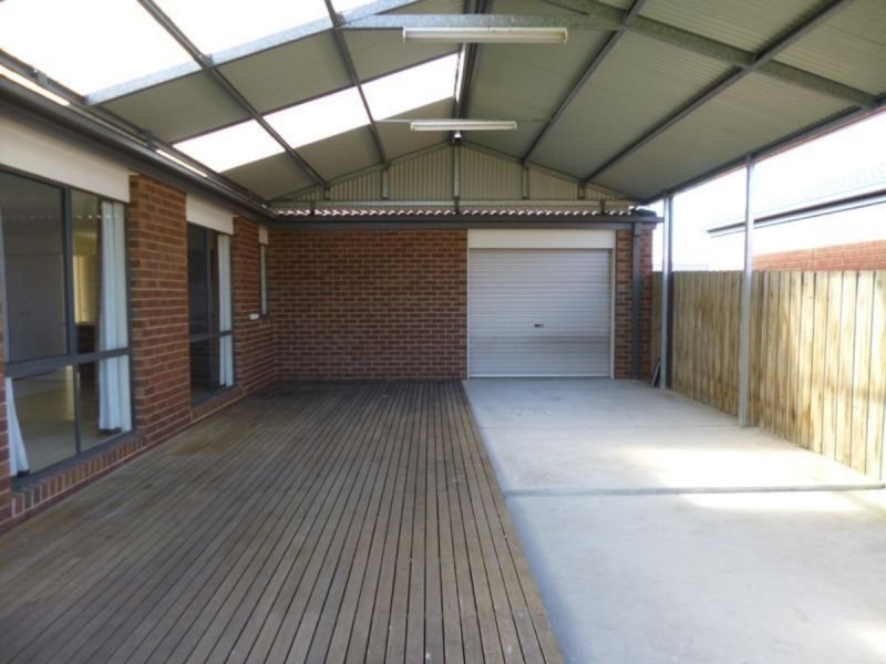 40 Sing Crescent, Berwick VIC 3806