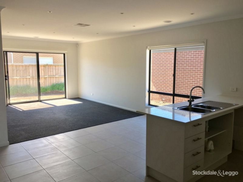 12 Gemma Street, Cranbourne East VIC 3977