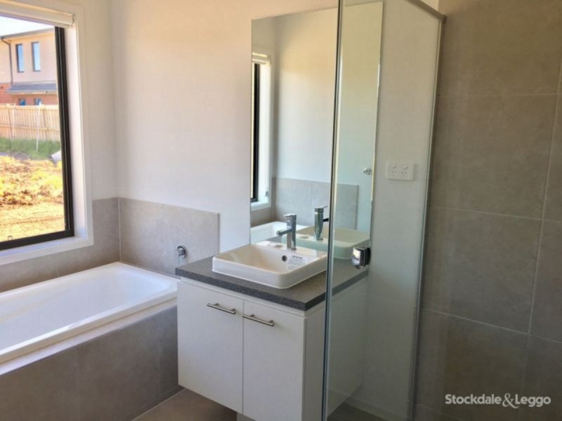 12 Gemma Street, Cranbourne East VIC 3977