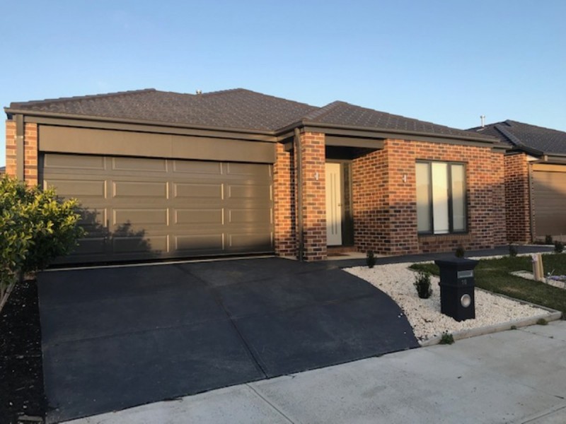 16 Walbrook Drive, Clyde North VIC 3978