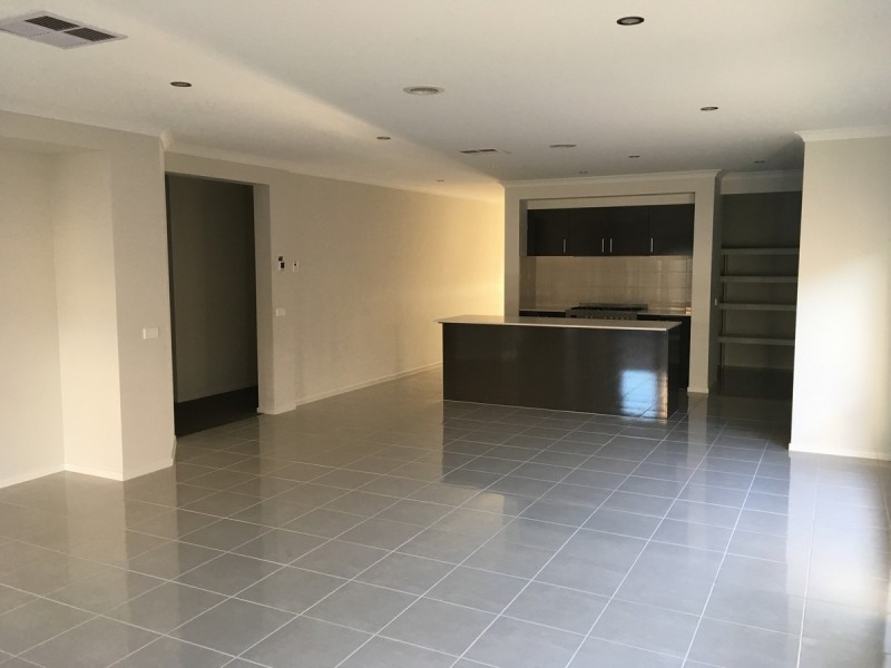 16 Walbrook Drive, Clyde North VIC 3978