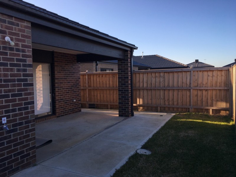 16 Walbrook Drive, Clyde North VIC 3978
