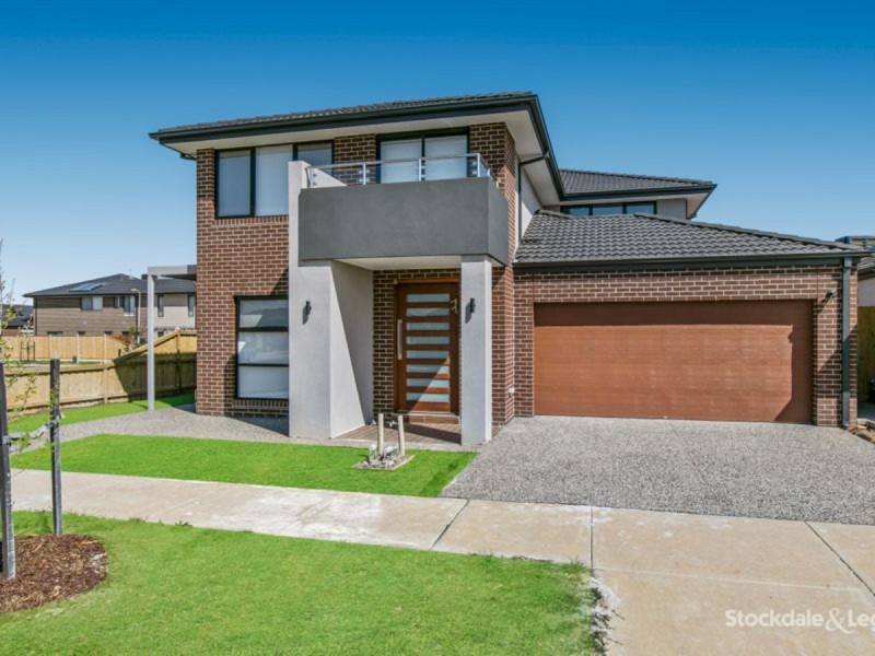 1 Chianina Lane, Clyde North VIC 3978