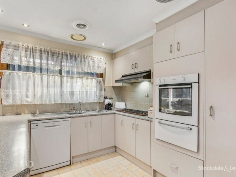 16 Ireland Avenue, Narre Warren VIC 3805