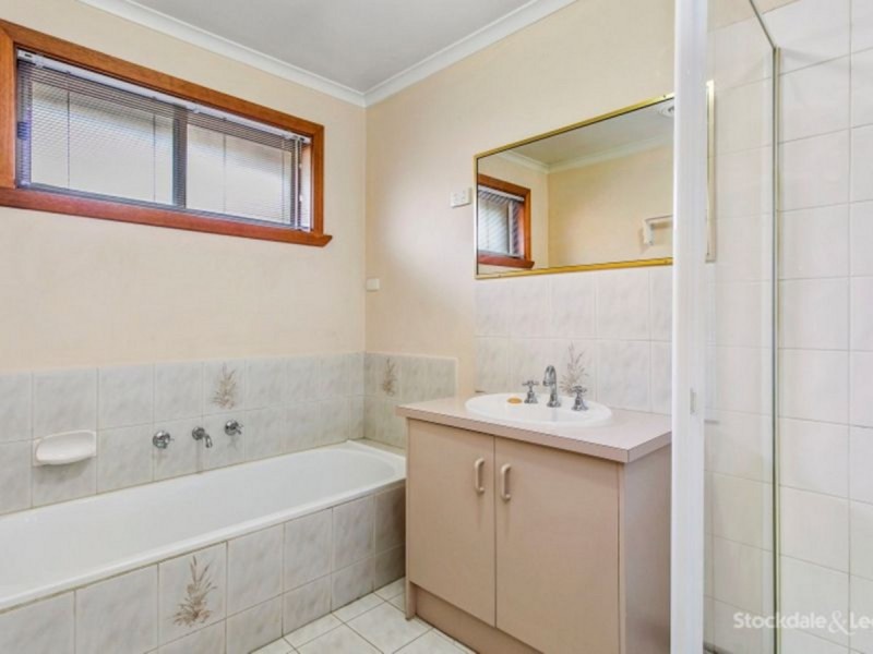 16 Ireland Avenue, Narre Warren VIC 3805