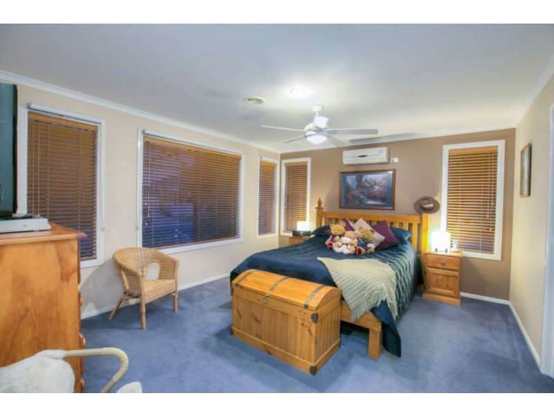 4 Foxwood Drive, Cranbourne East VIC 3977