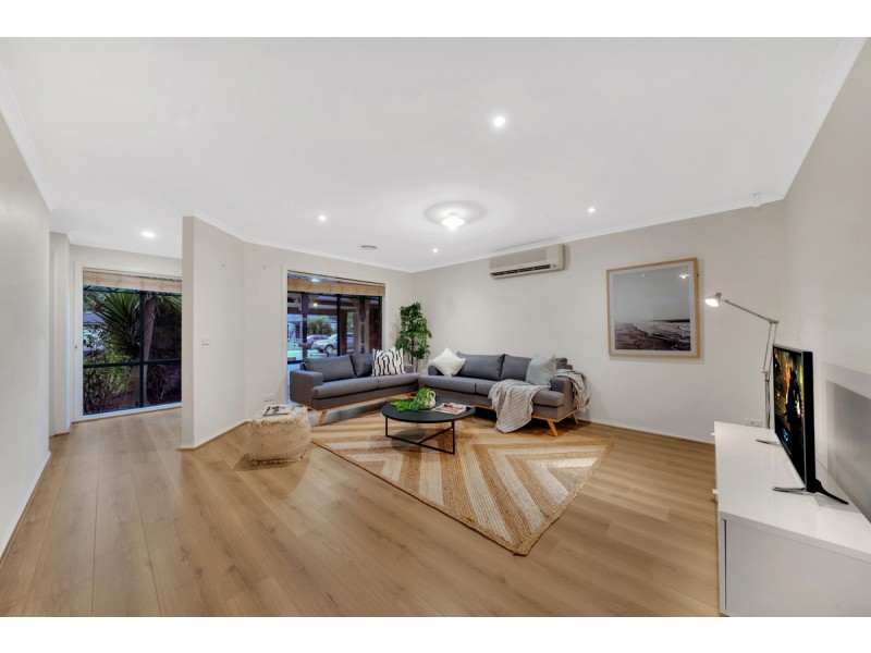 9 Canterbury Close, Narre Warren VIC 3805