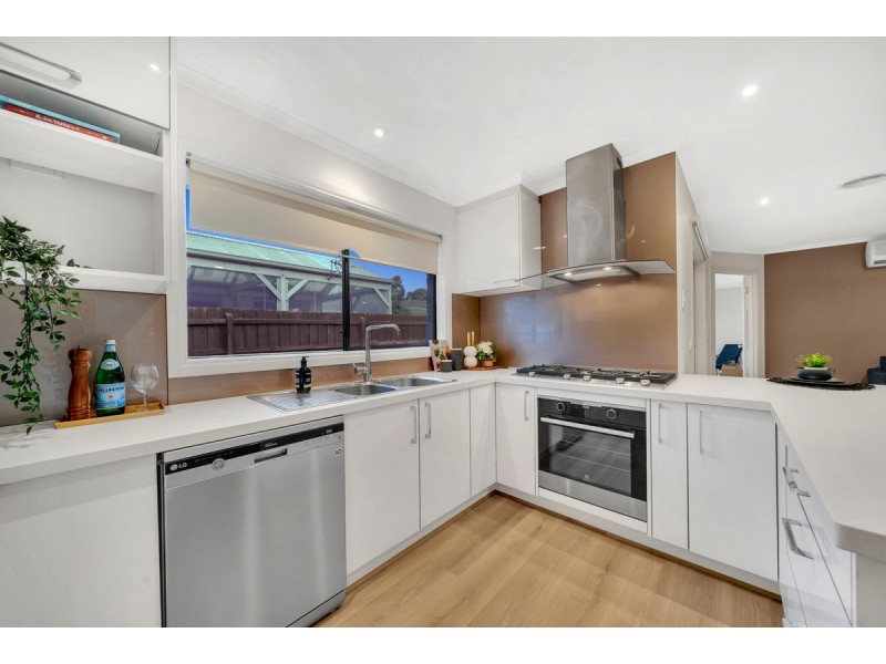 9 Canterbury Close, Narre Warren VIC 3805