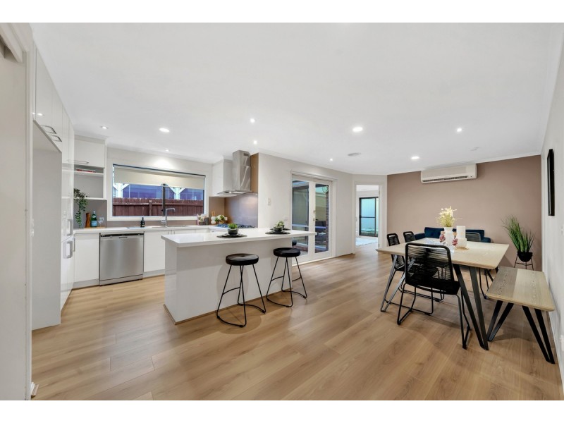 9 Canterbury Close, Narre Warren VIC 3805