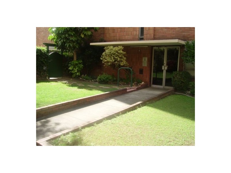 18/10 Barnclueth Square, Elizabeth Bay NSW 2011